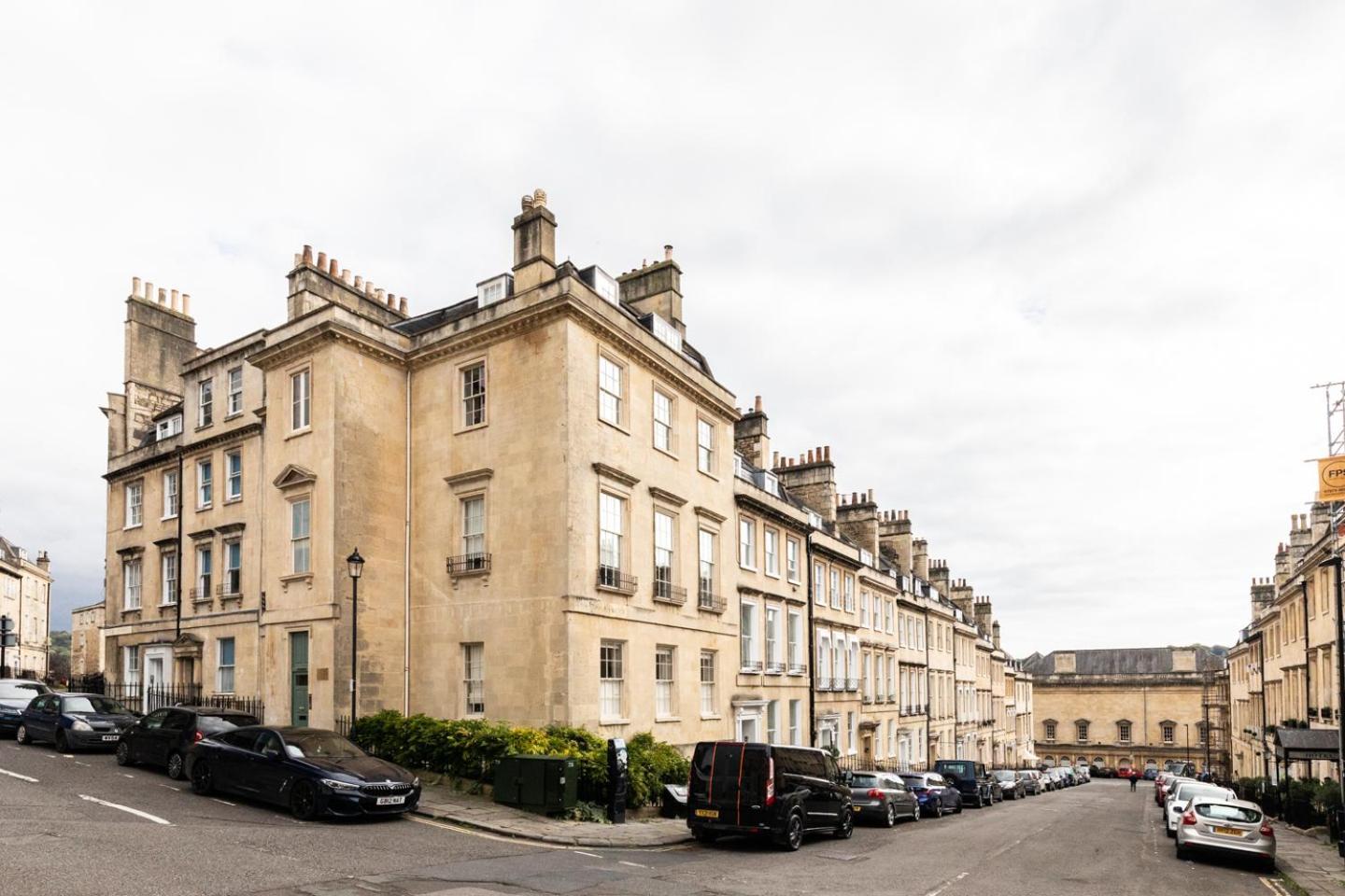 Russell House Бат